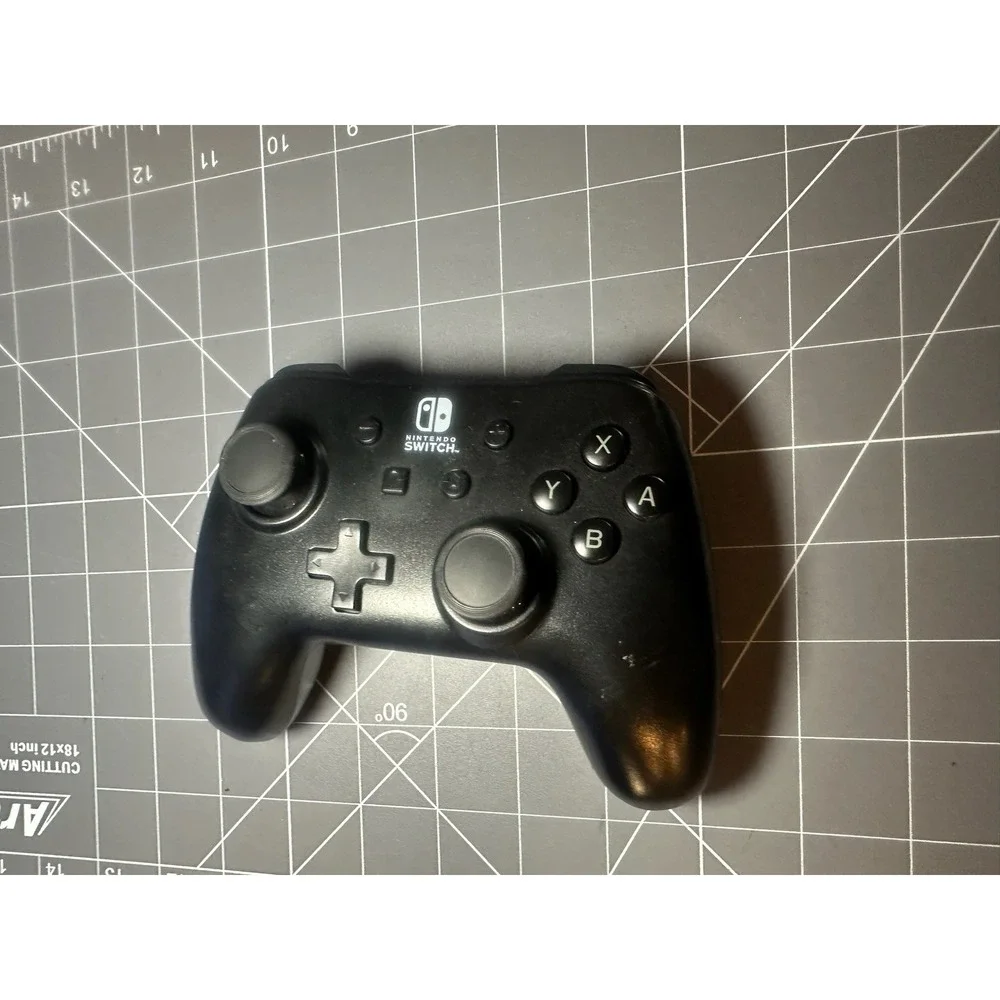 Nintendo Switch Wireless Pro Controller Black 1511370–01 (no Charger) Tested - Picture 3 of 8